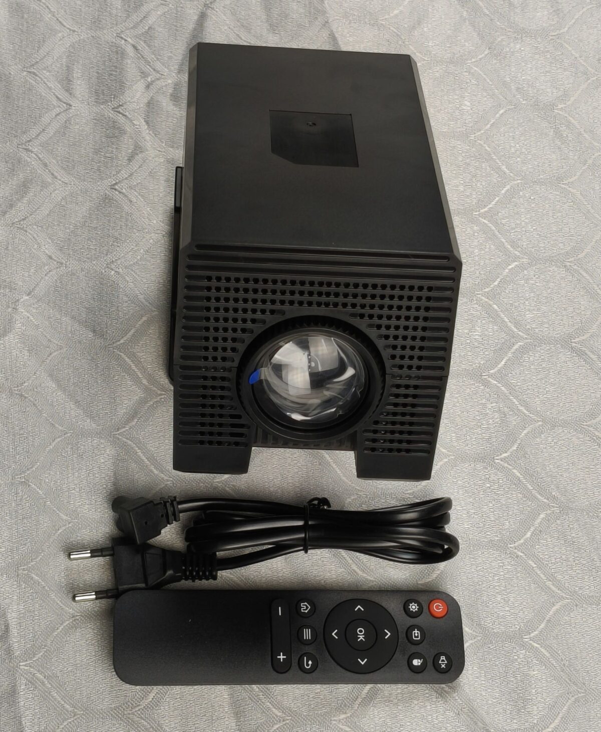 HY 320 BIG Android Smart Projector (4GB/32GB) - Image 4